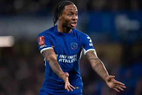 ثنائي الدوري الإنجليزي يتنافس على ضم ستيرلينج في يناير